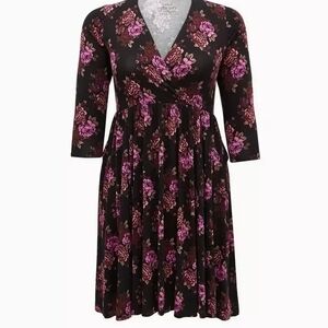 Torrid Super Soft Floral Surplice Skater Dress Black Purple Size 2 (18/20)